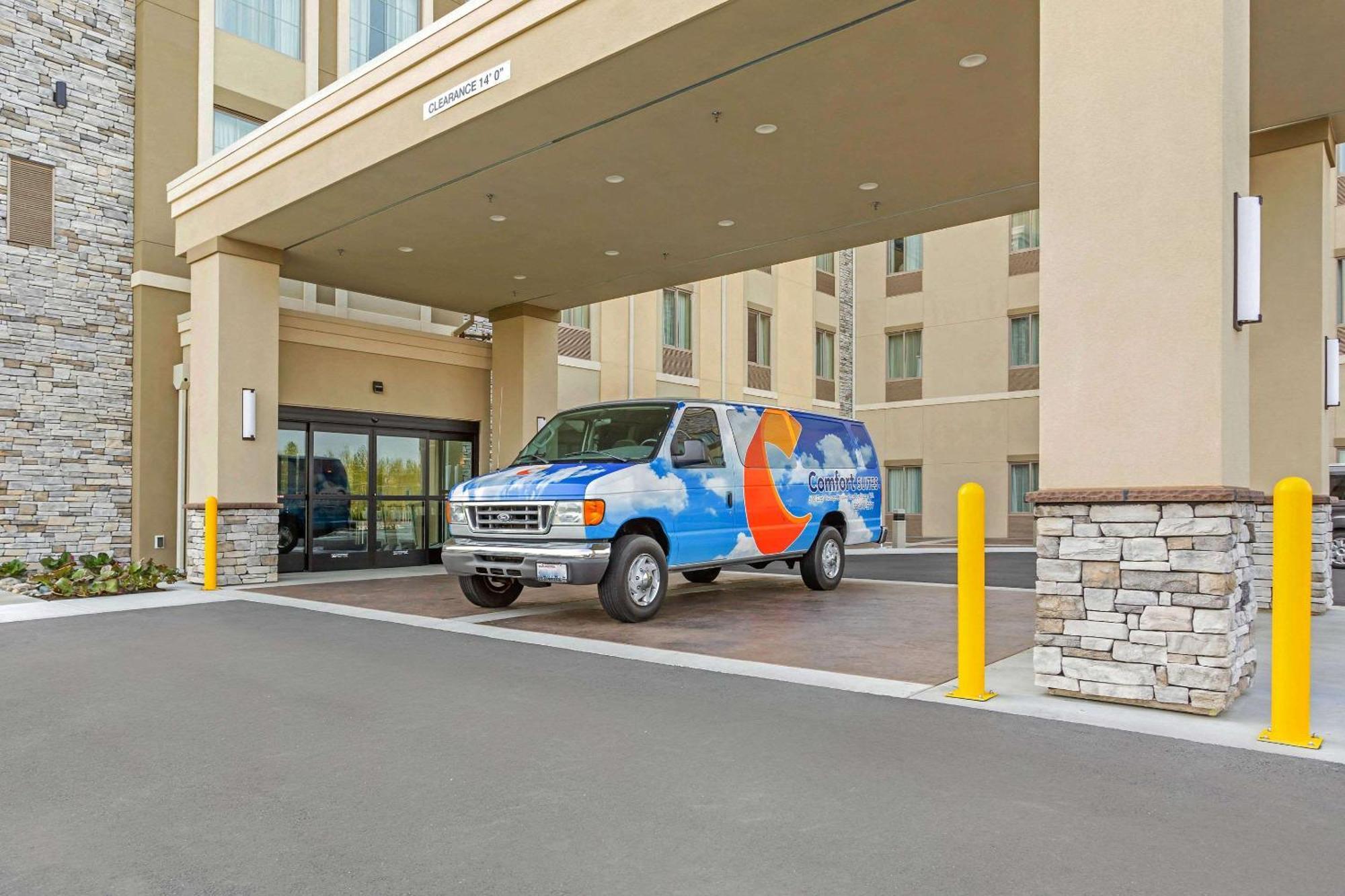 Comfort Suites Burlington Near I-5 Exterior photo