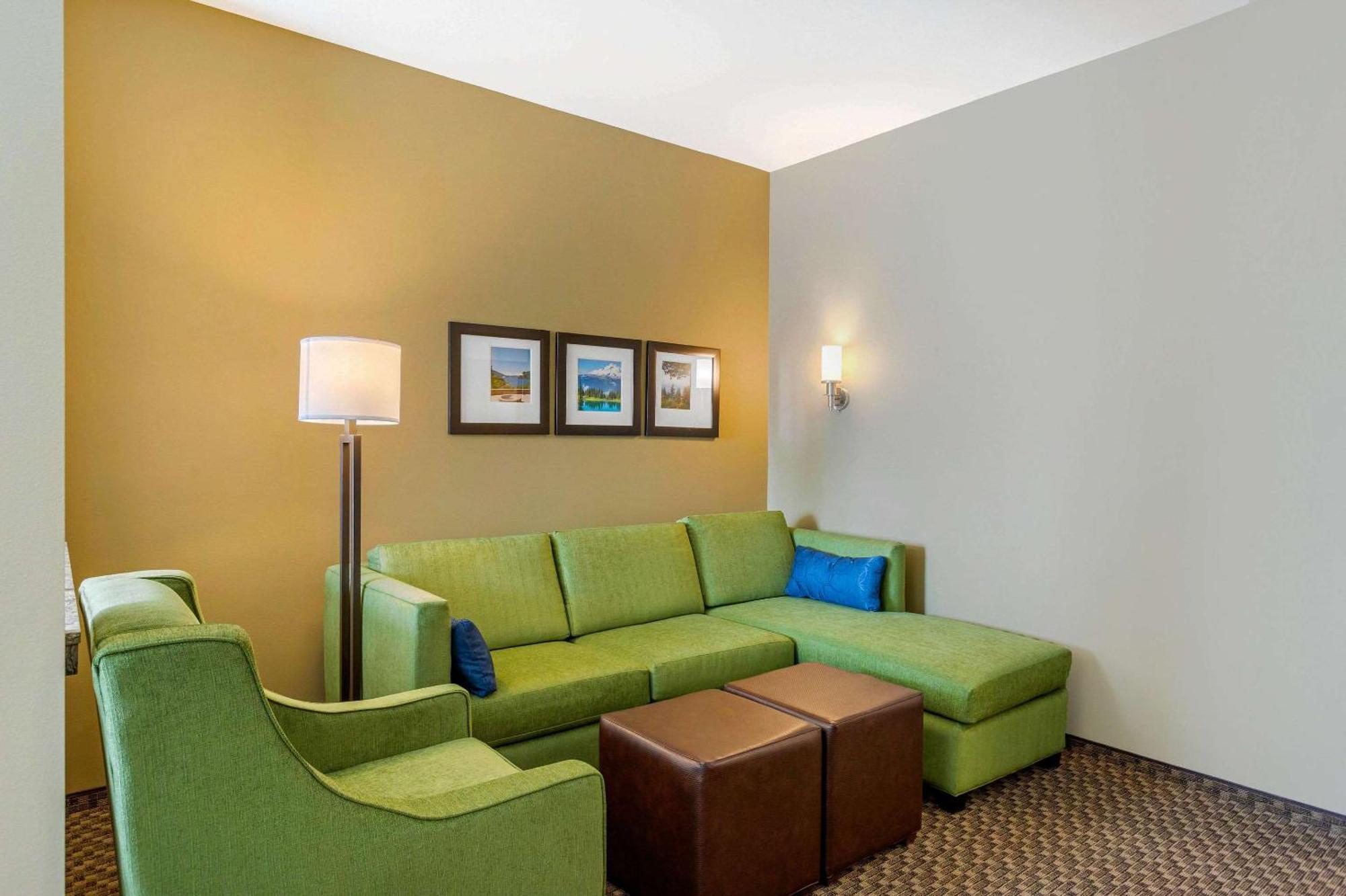 Comfort Suites Burlington Near I-5 Exterior photo