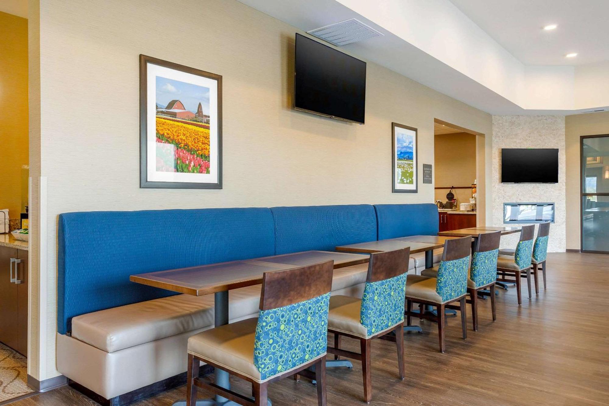 Comfort Suites Burlington Near I-5 Exterior photo