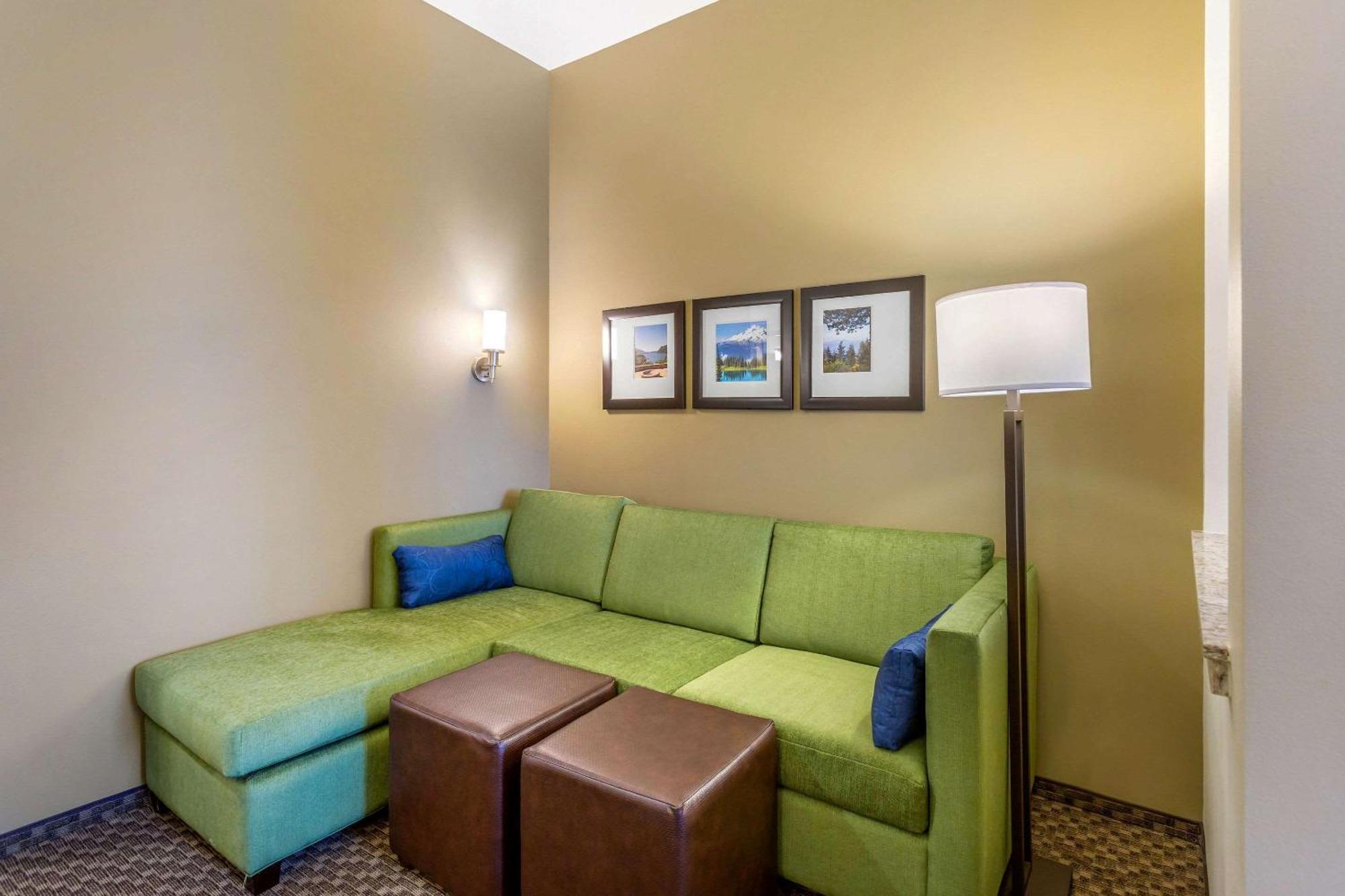 Comfort Suites Burlington Near I-5 Exterior photo