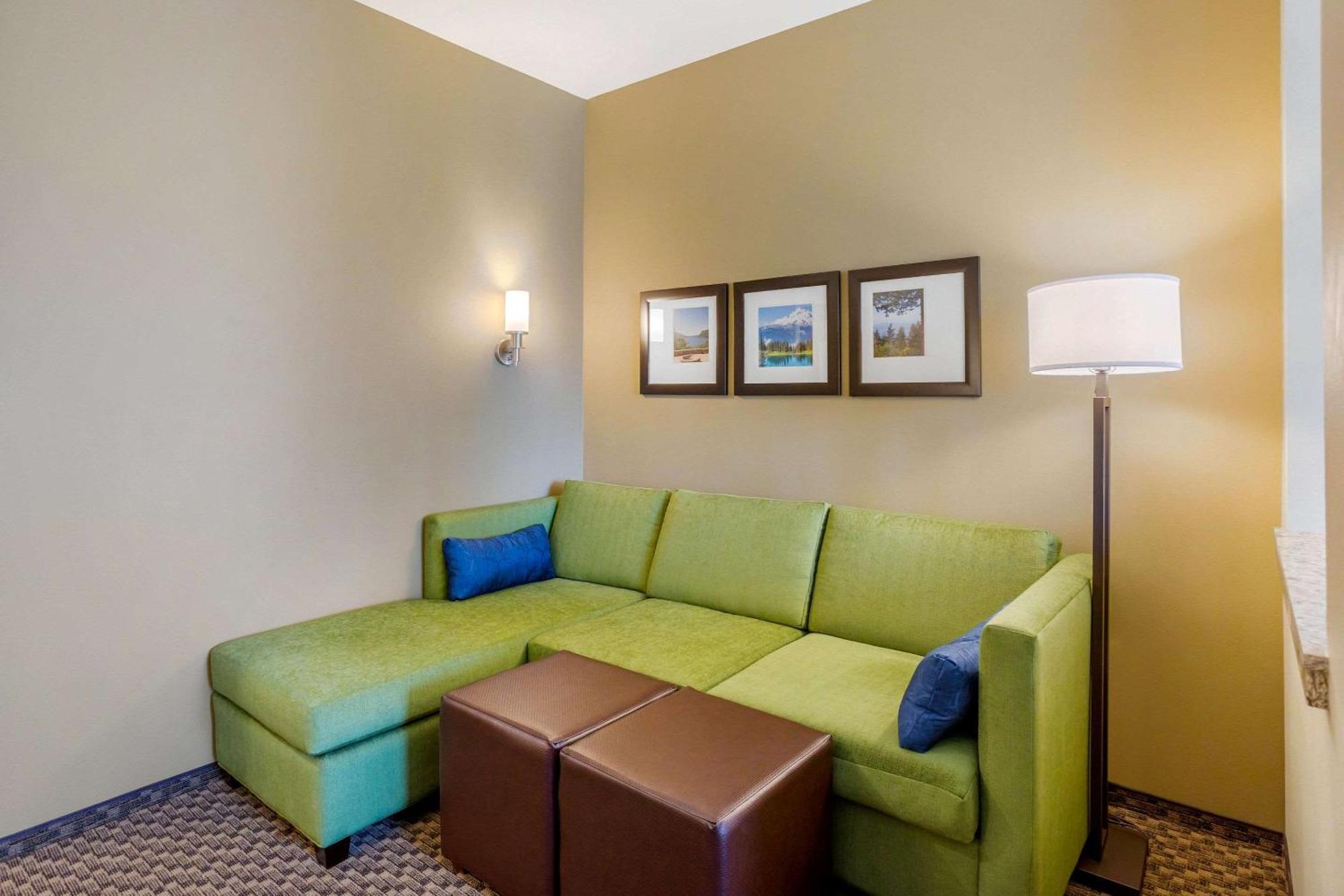 Comfort Suites Burlington Near I-5 Exterior photo