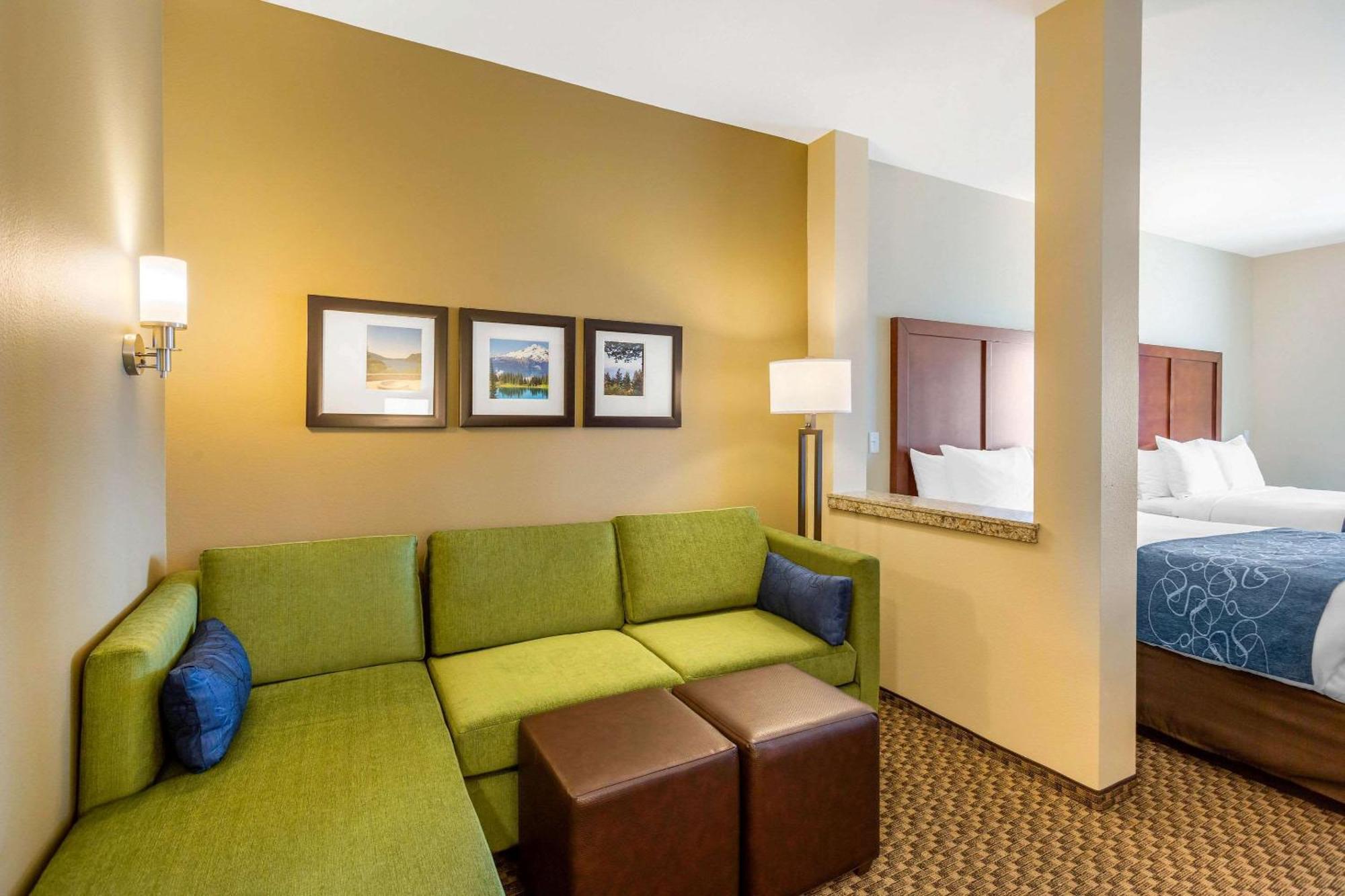 Comfort Suites Burlington Near I-5 Exterior photo