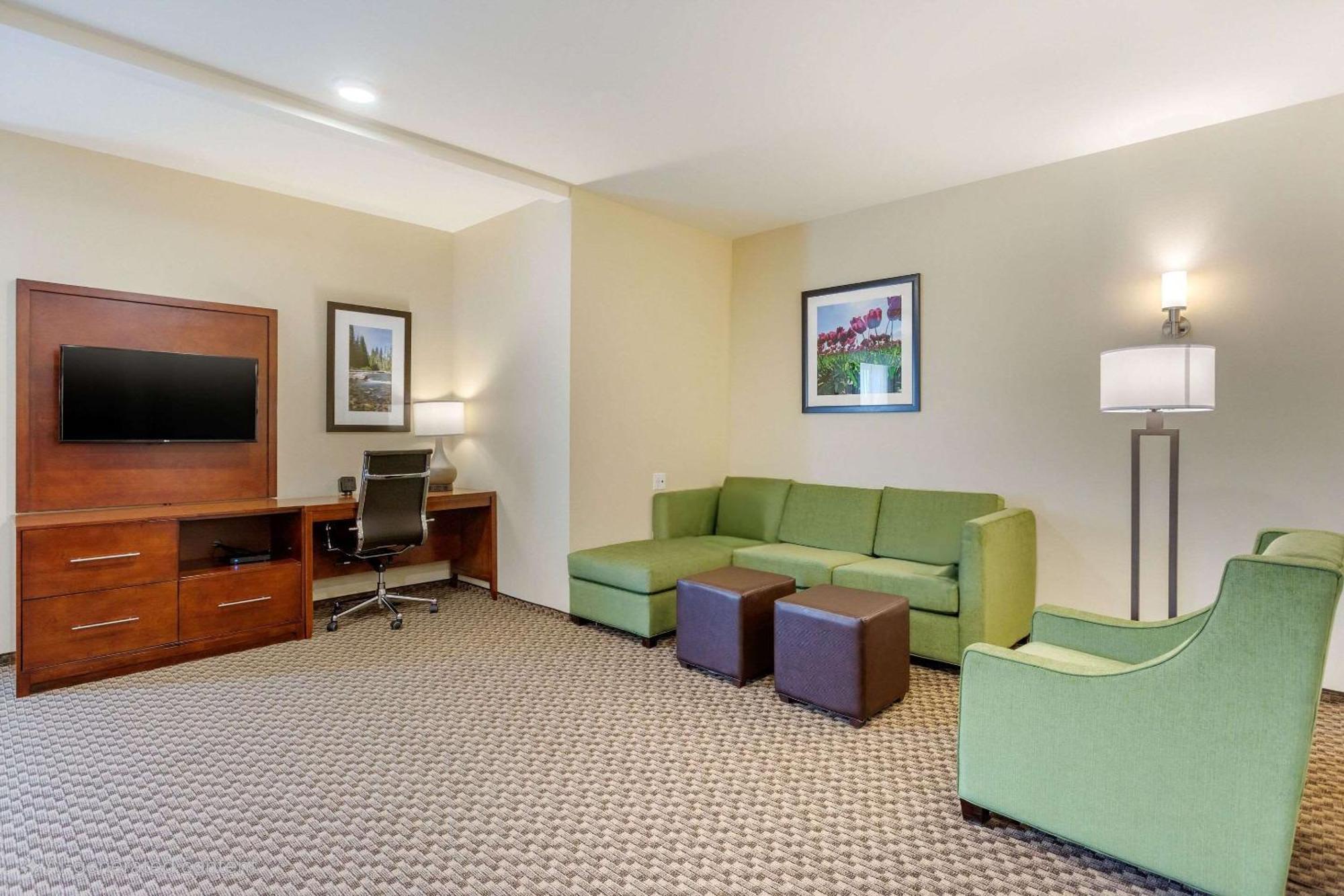 Comfort Suites Burlington Near I-5 Exterior photo