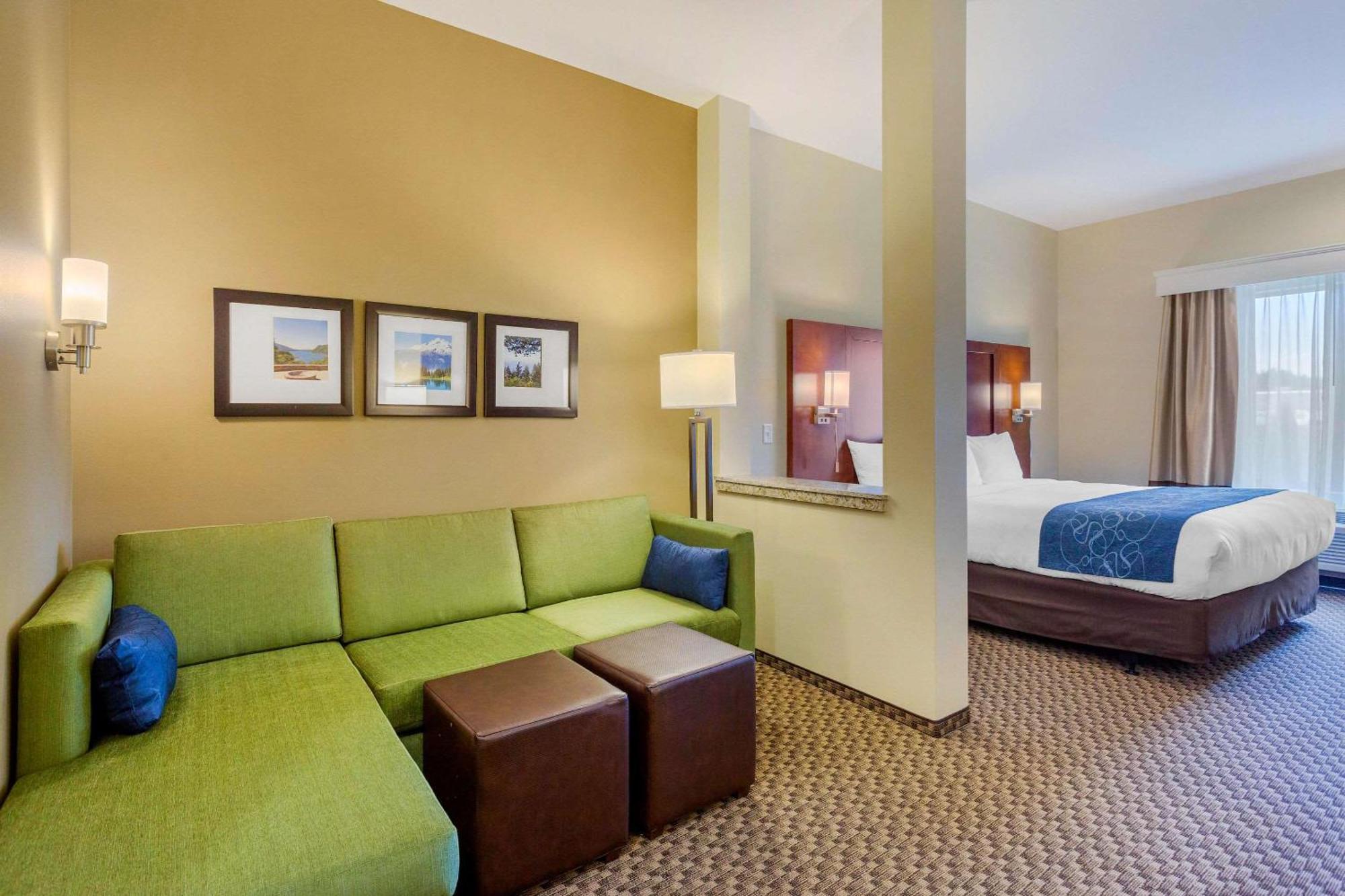 Comfort Suites Burlington Near I-5 Exterior photo