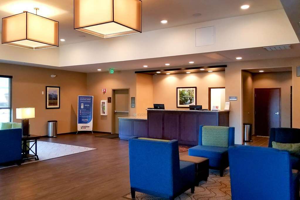 Comfort Suites Burlington Near I-5 Interior photo
