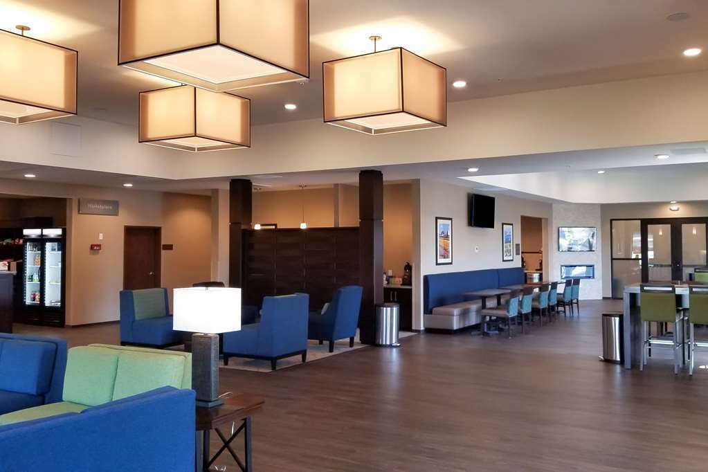 Comfort Suites Burlington Near I-5 Interior photo